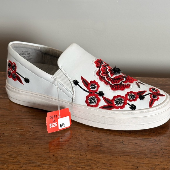 Nine West Onyeka embellished slip on sneakers - Picture 8 of 9